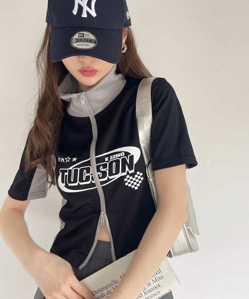 Ada.(エイダ)の「ダブルジップ ゲーミング ハイネック クロップド トップス(Tシャツ/カットソー・レディース・ブラック/グレー・FREE)」の1枚目の写真