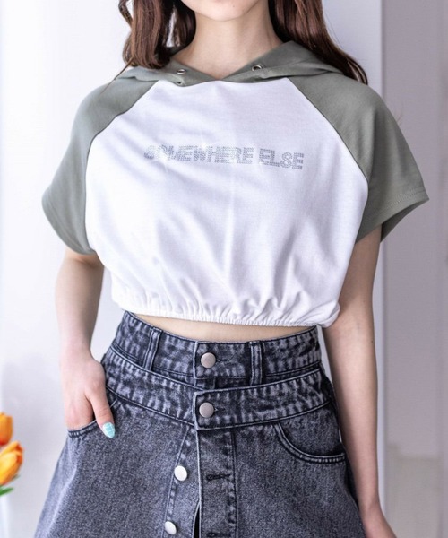 clear(クリア)の「フード付き配色ラインストーンロゴ半袖パーカトップス(パーカー・レディース・グレー系その他/ホワイト×ブラック/ホワイト系その他・F)」の1枚目の写真