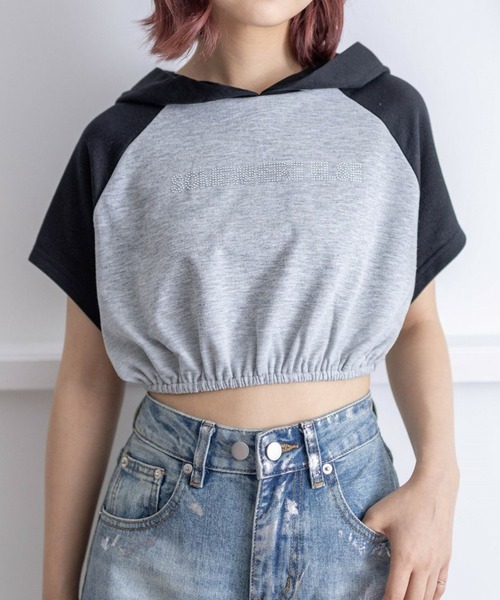 clear(クリア)の「フード付き配色ラインストーンロゴ半袖パーカトップス(パーカー・レディース・グレー系その他/ホワイト×ブラック/ホワイト系その他・F)」の3枚目の写真