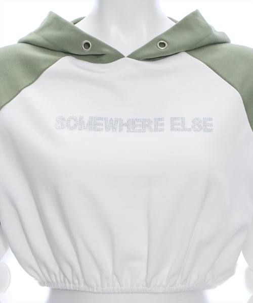 clear(クリア)の「フード付き配色ラインストーンロゴ半袖パーカトップス(パーカー・レディース・グレー系その他/ホワイト×ブラック/ホワイト系その他・F)」の6枚目の写真