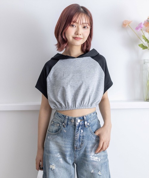 clear(クリア)の「フード付き配色ラインストーンロゴ半袖パーカトップス(パーカー・レディース・グレー系その他/ホワイト×ブラック/ホワイト系その他・F)」の13枚目の写真