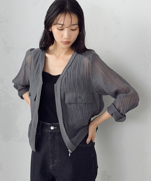 COMME CA ISM(コムサイズム)の「シアー Vネックブルゾン(ブルゾン・レディース・チャコール/モカ・MEDIUM/LARGE)」の2枚目の写真