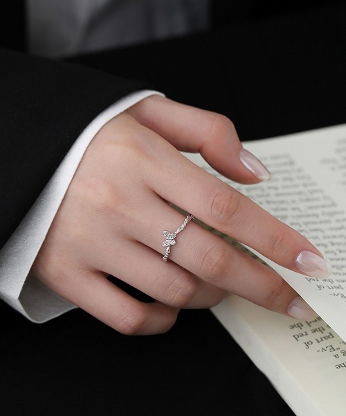 LA VORAGINE(ラ ヴォラジネ)の「調整可能 蝶々リング(リング・レディース・シルバー・FREE)」の4枚目の写真
