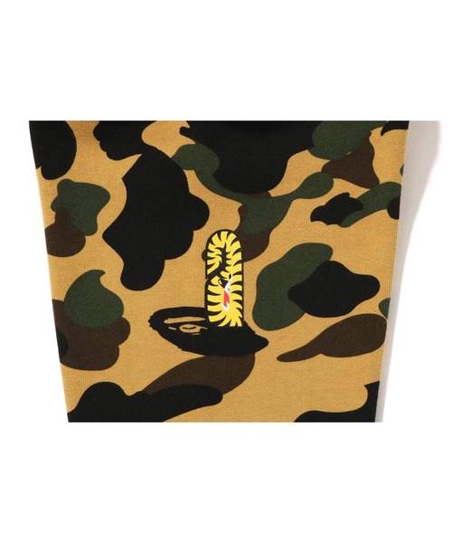 A BATHING APE(アベイシングエイプ)の「1ST CAMO 2ND SHARK FULL ZIP HOODIE(パーカー・メンズ・イエロー/グリーン・XXX-LARGE/XX-LARGE/X-LARGE/LARGE/MEDIUM/SMALL)」の8枚目の写真