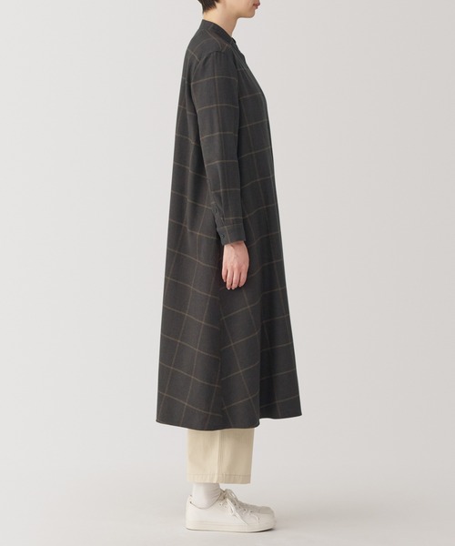 無印良品(ムジルシリョウヒン)の「婦人 両面起毛フランネル スタンドカラー長袖ワンピース(ワンピース・レディース・ダークグリーン/ブラウン系/ベージュ系/ダークネイビー・XL/L/M/S)」の6枚目の写真