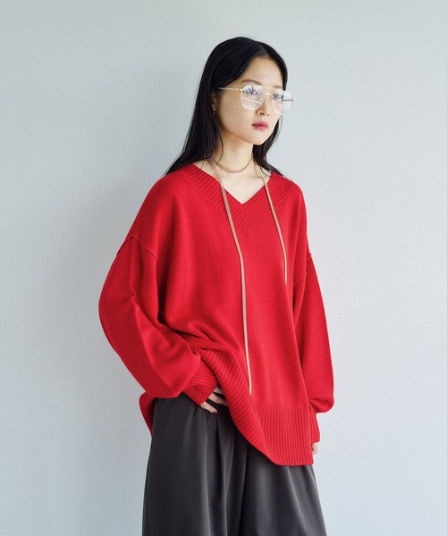 LEPSIM（レプシィム）の「7ゲージVネックプルオーバー　133269（ニット/セーター・レディース・ブラック/ベージュ/レッド/オフホワイト/ライトブルー/グリーン/キャメル/ブルー/アイボリー/マスタード/レッド系その他/サックスブルー・FREE）」の12枚目の写真