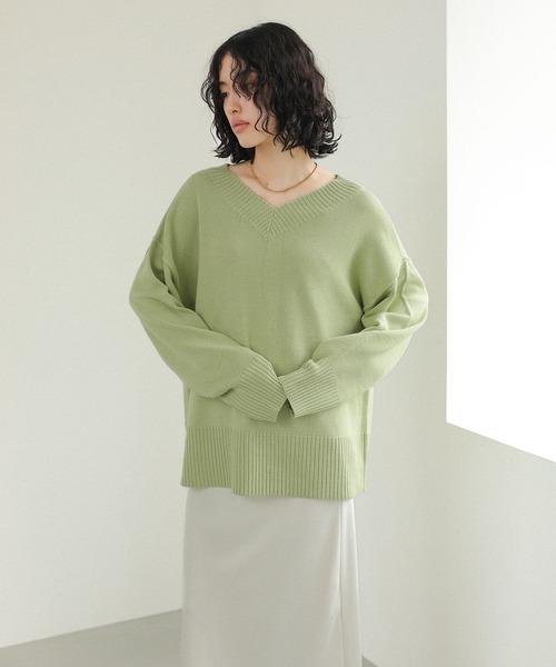 LEPSIM（レプシィム）の「7ゲージVネックプルオーバー　133269（ニット/セーター・レディース・ブラック/ベージュ/レッド/オフホワイト/ライトブルー/グリーン/キャメル/ブルー/アイボリー/マスタード/レッド系その他/サックスブルー・FREE）」の6枚目の写真