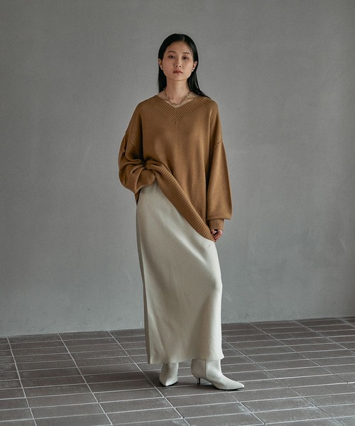 LEPSIM（レプシィム）の「7ゲージVネックプルオーバー　133269（ニット/セーター・レディース・ブラック/ベージュ/レッド/オフホワイト/ライトブルー/グリーン/キャメル/ブルー/アイボリー/マスタード/レッド系その他/サックスブルー・FREE）」の17枚目の写真