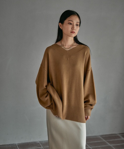 LEPSIM（レプシィム）の「7ゲージVネックプルオーバー　133269（ニット/セーター・レディース・ブラック/ベージュ/レッド/オフホワイト/ライトブルー/グリーン/キャメル/ブルー/アイボリー/マスタード/レッド系その他/サックスブルー・FREE）」の14枚目の写真