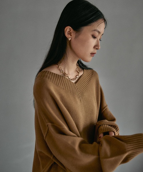 LEPSIM（レプシィム）の「7ゲージVネックプルオーバー　133269（ニット/セーター・レディース・ブラック/ベージュ/レッド/オフホワイト/ライトブルー/グリーン/キャメル/ブルー/アイボリー/マスタード/レッド系その他/サックスブルー・FREE）」の16枚目の写真