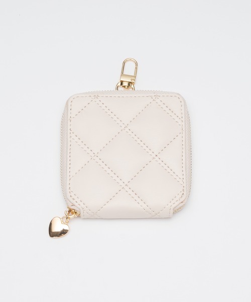BURBERRY ホワイト キルティングポーチ BURBERRY ホワイト キルティングポーチ