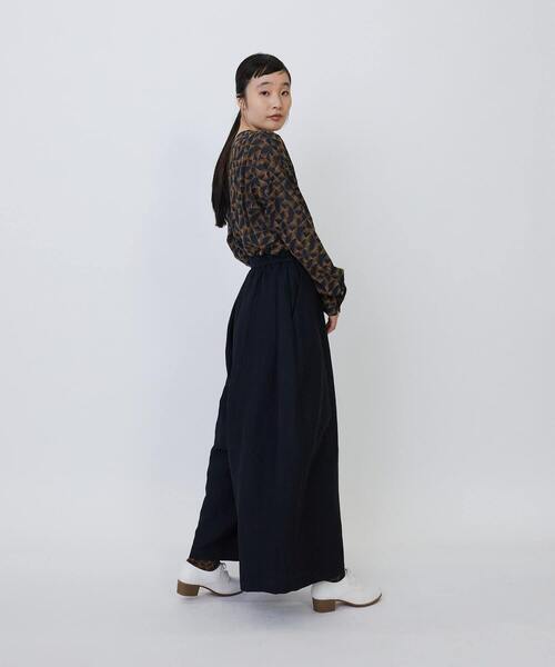 LOISIR（ロワズィール）の「ウールリネンヘリンボーンボトルシルエット