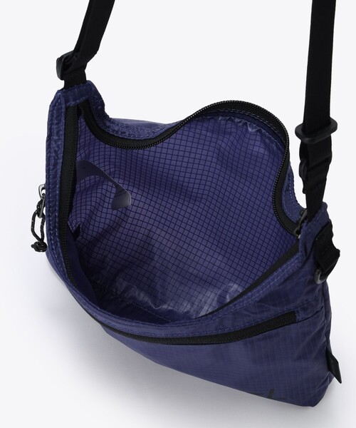 Columbia(コロンビア)の「撥水 パッカブル Columbia/タイガーブルック ミニショルダー バッグ 3L/コロンビア(ショルダーバッグ・レディース・ブラック/ブルーグリーン/パープル・ONE SIZE)」の4枚目の写真