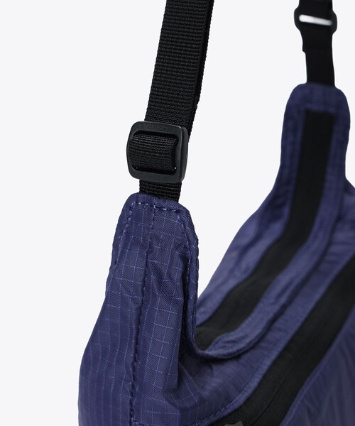 Columbia(コロンビア)の「撥水 パッカブル Columbia/タイガーブルック ミニショルダー バッグ 3L/コロンビア(ショルダーバッグ・レディース・ブラック/ブルーグリーン/パープル・ONE SIZE)」の10枚目の写真