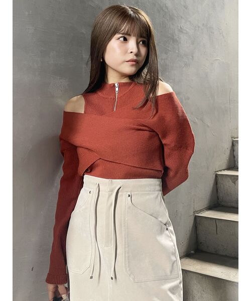 MURUA(ムルーア)の「カシュクールハーフジップトップス(ニット/セーター・レディース・ダークオレンジ/ブルー/ブラック/ベージュ・FREE)」の6枚目の写真