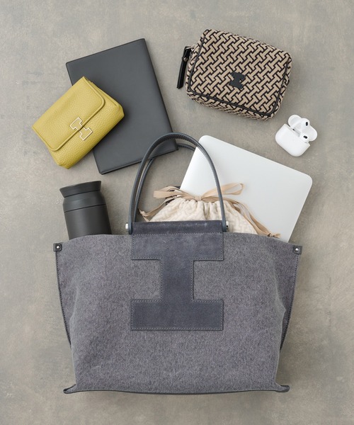 IACUCCI（イアクッチ）の「ソルベット M SUEDE/CERVO（トートバッグ・レディース・チャコールグレー/サンドベージュ・FREE）」の6枚目の写真