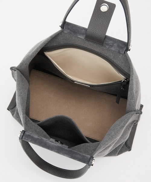 IACUCCI（イアクッチ）の「ソルベット M SUEDE/CERVO（トートバッグ・レディース・チャコールグレー/サンドベージュ・FREE）」の18枚目の写真