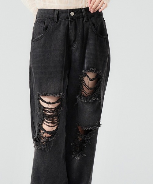 Chick(チック)の「Random Damage Denim Pants / ランダム ダメージ ストレートデニムパンツ(デニムパンツ・レディース・ブラック/ブルー・M/L)」の1枚目の写真
