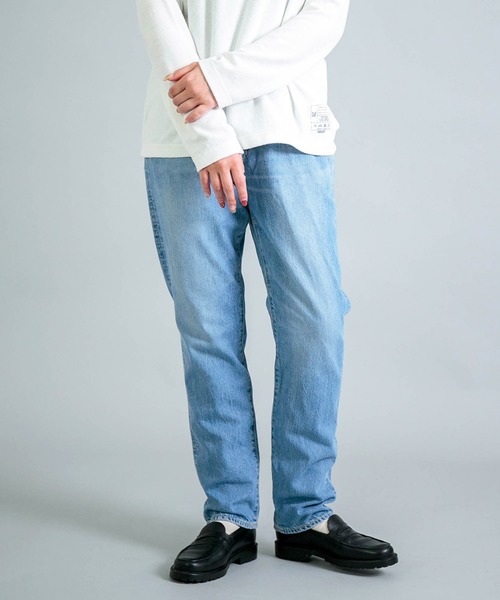 OMNIGOD（オムニゴッド）の「[OMNIGOD womens / オムニゴッド] 10ozデニム 5Pイージーテーパードパンツ（デニムパンツ・レディース・ライトインディゴブルー・1/0）」の3枚目の写真
