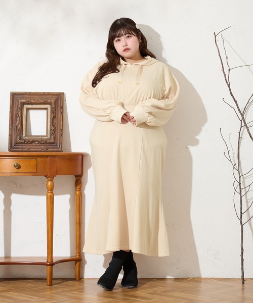 Louiosy(ルオシー)の「【大きいサイズ】フード付きマーメイドスウェットワンピース(ワンピース・レディース・アイボリー/チャコールグレー・4L/3L/X-LARGE)」の5枚目の写真