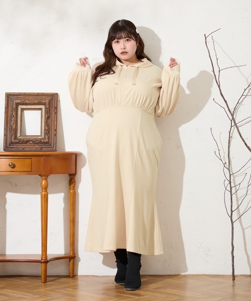 Louiosy(ルオシー)の「【大きいサイズ】フード付きマーメイドスウェットワンピース(ワンピース・レディース・アイボリー/チャコールグレー・4L/3L/X-LARGE)」の6枚目の写真