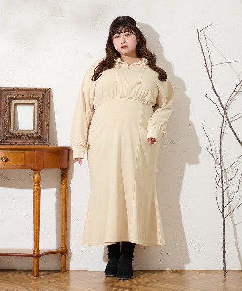 Louiosy(ルオシー)の「【大きいサイズ】フード付きマーメイドスウェットワンピース(ワンピース・レディース・アイボリー/チャコールグレー・4L/3L/X-LARGE)」の3枚目の写真