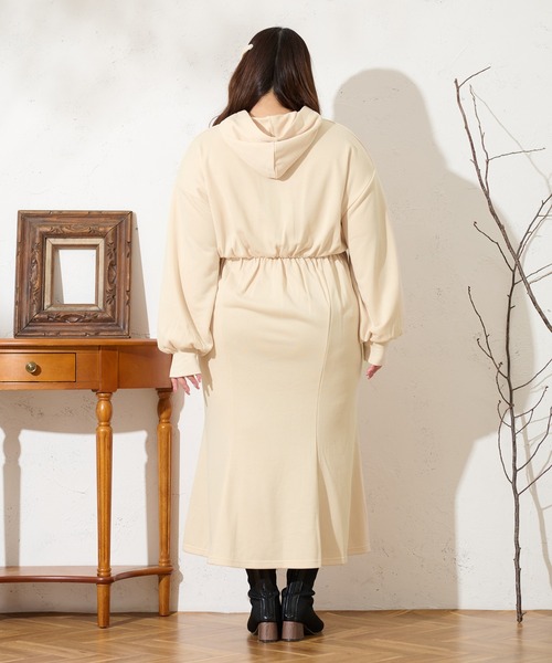 Louiosy(ルオシー)の「【大きいサイズ】フード付きマーメイドスウェットワンピース(ワンピース・レディース・アイボリー/チャコールグレー・4L/3L/X-LARGE)」の8枚目の写真