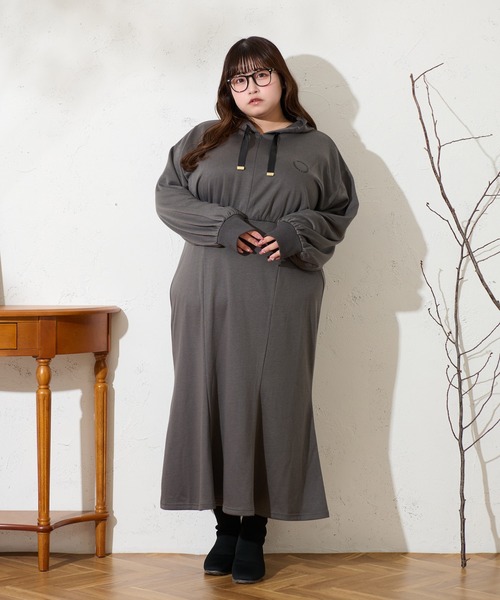 Louiosy(ルオシー)の「【大きいサイズ】フード付きマーメイドスウェットワンピース(ワンピース・レディース・アイボリー/チャコールグレー・4L/3L/X-LARGE)」の11枚目の写真
