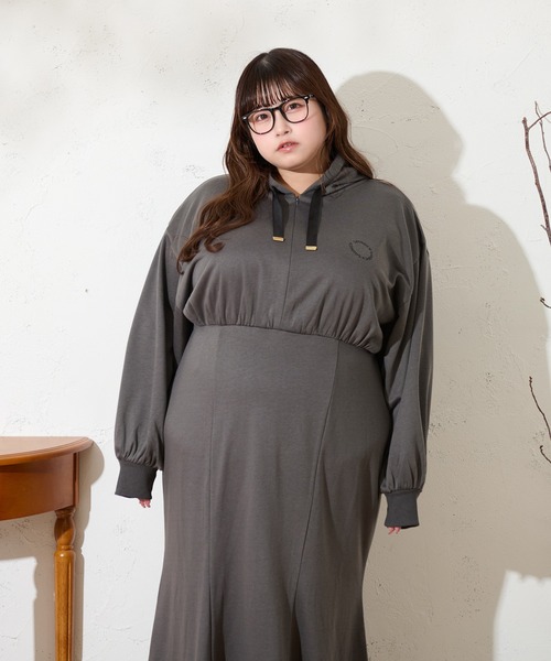 Louiosy(ルオシー)の「【大きいサイズ】フード付きマーメイドスウェットワンピース(ワンピース・レディース・アイボリー/チャコールグレー・4L/3L/X-LARGE)」の17枚目の写真