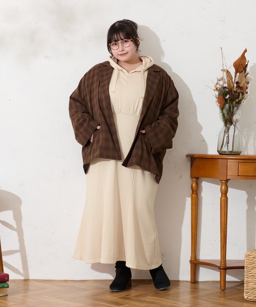 Louiosy(ルオシー)の「【大きいサイズ】フード付きマーメイドスウェットワンピース(ワンピース・レディース・アイボリー/チャコールグレー・4L/3L/X-LARGE)」の20枚目の写真