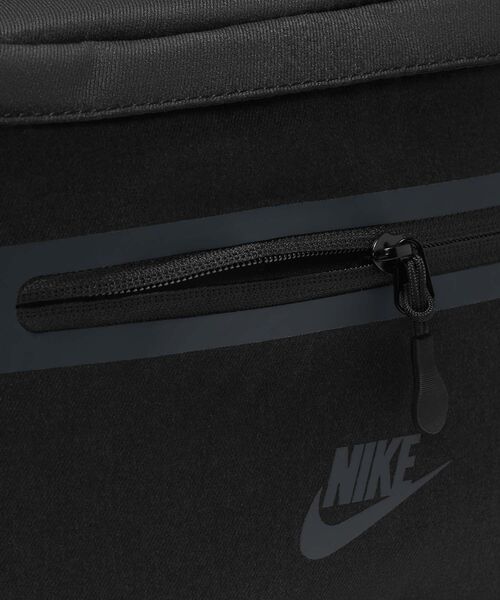NIKE(ナイキ)の「ナイキ エレメンタル プレミアム ファニー パック (8L) / Nike Elemental Premium Fanny Pack (8L) DN2556-010 Black(ボディバッグ/ウエストポーチ・メンズ・ブラック・ONE SIZE)」の4枚目の写真