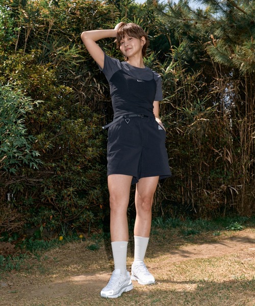 NIKE（ナイキ）の「ナイキ スポーツウェア チル ニット ウィメンズ タイト キャミ タンクトップ / Nike Sportswear Chill Knit Women's Tight Cami Tank FN3686-010 Black（キャミソール・レディース・ブラック・2XL/L/M/S/XL/XS）」の3枚目の写真