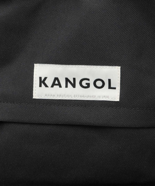 KANGOL(カンゴール)の「2層式フロントポケット 多収納 デイパック ロープストラップ付(バックパック/リュック・メンズ・ブラック・FREE)」の4枚目の写真