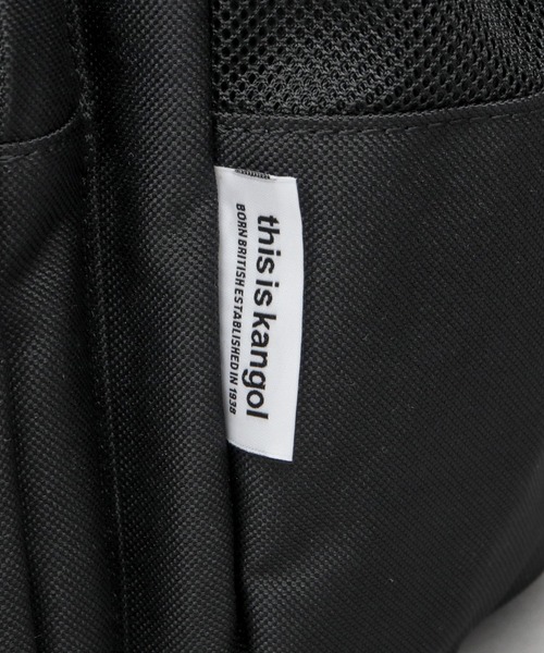 KANGOL(カンゴール)の「2層式フロントポケット 多収納 デイパック ロープストラップ付(バックパック/リュック・メンズ・ブラック・FREE)」の6枚目の写真