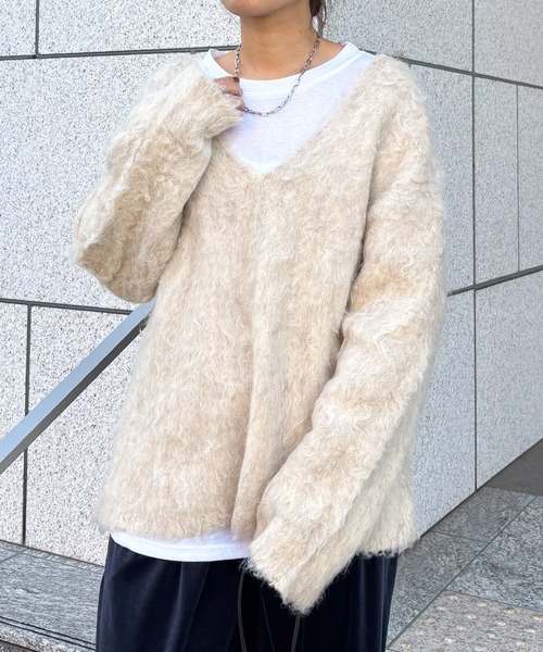 ISOOK(アイスー)の「Vネックシャギーニット(chiica select) / シャギーニット 深Vネック フェザーニット 長袖 ルーズ ビックシルエット オーバーサイズ レイヤード 重ね着 セーター アイボリー ブルー 白 青(ニット/セーター・レディース・ブルー/アイボリー・FREE)」の19枚目の写真
