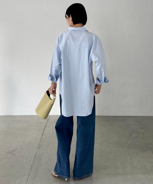 Doux archives(ドゥアルシーヴ)の「ストライプベーシックオーバーシャツ(シャツ/ブラウス・レディース・サックスブルー/ホワイト×ブルー・38)」の5枚目の写真