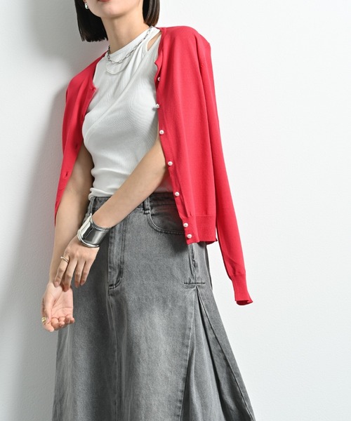 INTERPLANET（インタープラネット）の「【マシーンウォッシャブル・ＵＶ・接触冷感】パール釦クルーカーディガン（カーディガン/ボレロ・レディース・オフホワイト/グレー/ブラック/マルーン・FREE）」の8枚目の写真