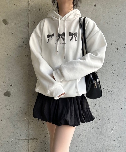 merrylatte(メリーラテ)の「リボンプリントパーカー(パーカー・レディース・ホワイト・MEDIUM)」の1枚目の写真