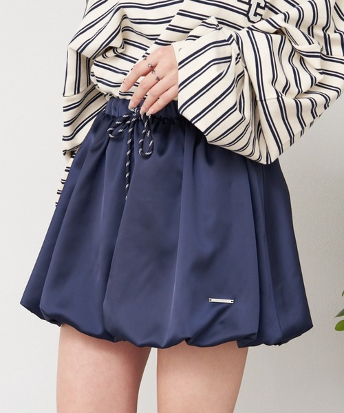 RAY CASSIN（レイカズン）の「【ぺチパンツ付き】サテンバルーンミニスカート（スカート・レディース・グリーン/アイボリー/ネイビー・FREE）」の3枚目の写真