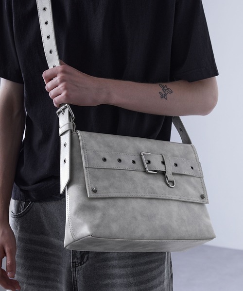 Loose/ルース(ルース)の「ベルトデザイン 合皮ショルダーバッグ(ショルダーバッグ・メンズ・ブラック/ホワイト系/ブラック系/ブラウン・FREE)」の14枚目の写真