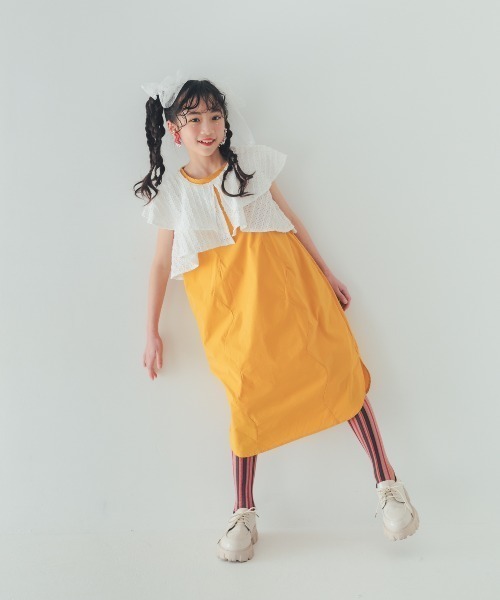 unica(ユニカ)の「カーデ付きウェーブラインワンピース(ワンピース・キッズ・ブラック/マスタード/レッド・S/M/L/XL)」の2枚目の写真