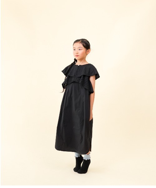 unica(ユニカ)の「カーデ付きウェーブラインワンピース(ワンピース・キッズ・ブラック/マスタード/レッド・S/M/L/XL)」の1枚目の写真