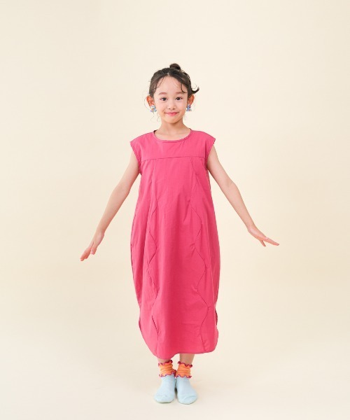 unica(ユニカ)の「カーデ付きウェーブラインワンピース(ワンピース・キッズ・ブラック/マスタード/レッド・S/M/L/XL)」の11枚目の写真