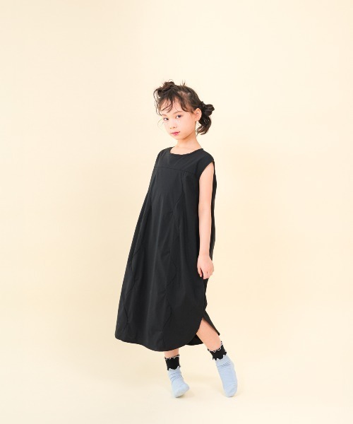 unica(ユニカ)の「カーデ付きウェーブラインワンピース(ワンピース・キッズ・ブラック/マスタード/レッド・S/M/L/XL)」の16枚目の写真