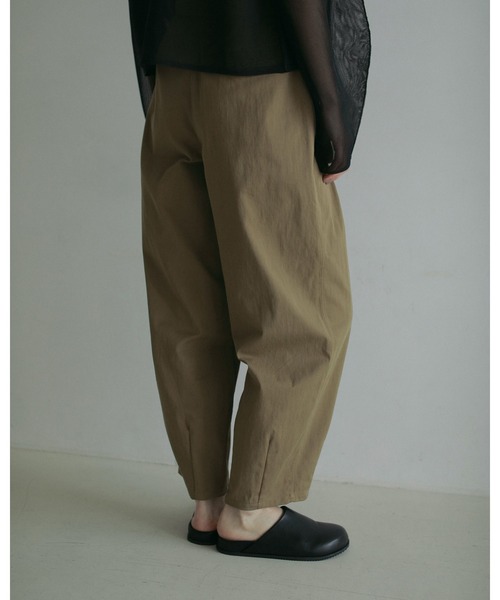 anuke（アンヌーク）の「Twill Cocoon Pants（その他パンツ・レディース・アイボリー/ベージュ/ブラック・36inch/38inch）」の9枚目の写真