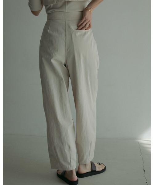 anuke（アンヌーク）の「Twill Cocoon Pants（その他パンツ・レディース・アイボリー/ベージュ/ブラック・36inch/38inch）」の6枚目の写真