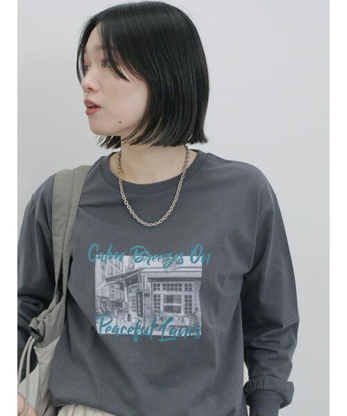 Samansa Mos2 blue（サマンサモスモスブルー）の「フォトプリントロンT（Tシャツ/カットソー・レディース・シルバーグレー/チャコールグレー/オフホワイト・F）」の2枚目の写真