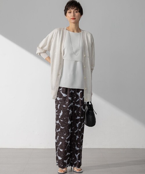 23区（ニジュウサンク）の「【CanCam10月号掲載/CLASSY.10月号掲載】シャイニーシアー カーディガン（カーディガン/ボレロ・レディース・ライトグレー系/ダークブラウン系/ベージュ系/ブラック系/ピンク系・38）」の7枚目の写真