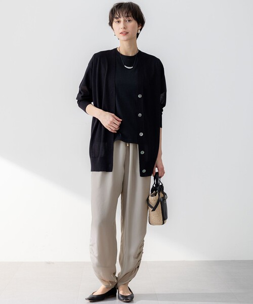 23区（ニジュウサンク）の「【CanCam10月号掲載/CLASSY.10月号掲載】シャイニーシアー カーディガン（カーディガン/ボレロ・レディース・ライトグレー系/ダークブラウン系/ベージュ系/ブラック系/ピンク系・38）」の9枚目の写真