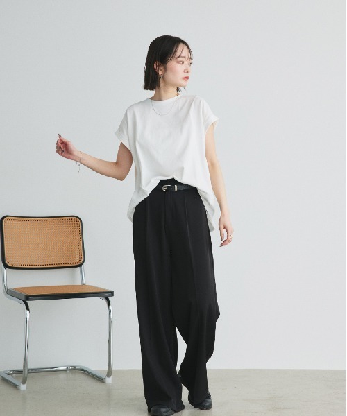 ad thie(アドティエ)の「バックギャザー フレンチスリーブ Tシャツ(Tシャツ/カットソー・レディース・チャコール/ネイビー/オフホワイト/ナチュラル/ブラック・FREE)」の6枚目の写真